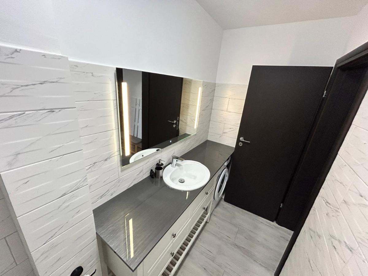 1 Mai - Luxury Park Apartments - Self Check-In - Private Parking - 2 Craiova Exteriér fotografie